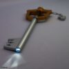 Square Enix Light Up Keyblade Kingdom Key - Kingdom Hearts - immagine 4